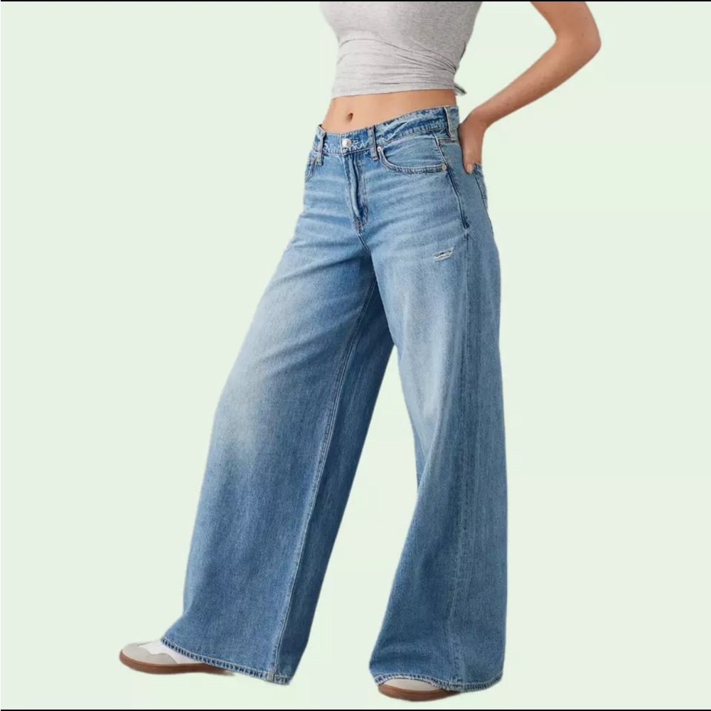 American Eagle AE Super High Waisted Baggy Ultra Wide-Leg Jeans